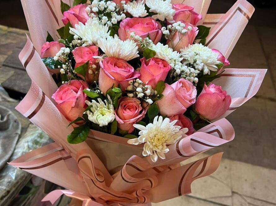 Best Anniversary Flowers to Surprise Your Partner in Karachi