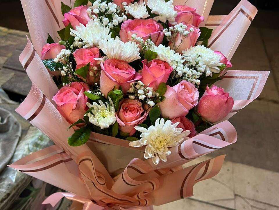Best Anniversary Flowers to Surprise Your Partner in Karachi