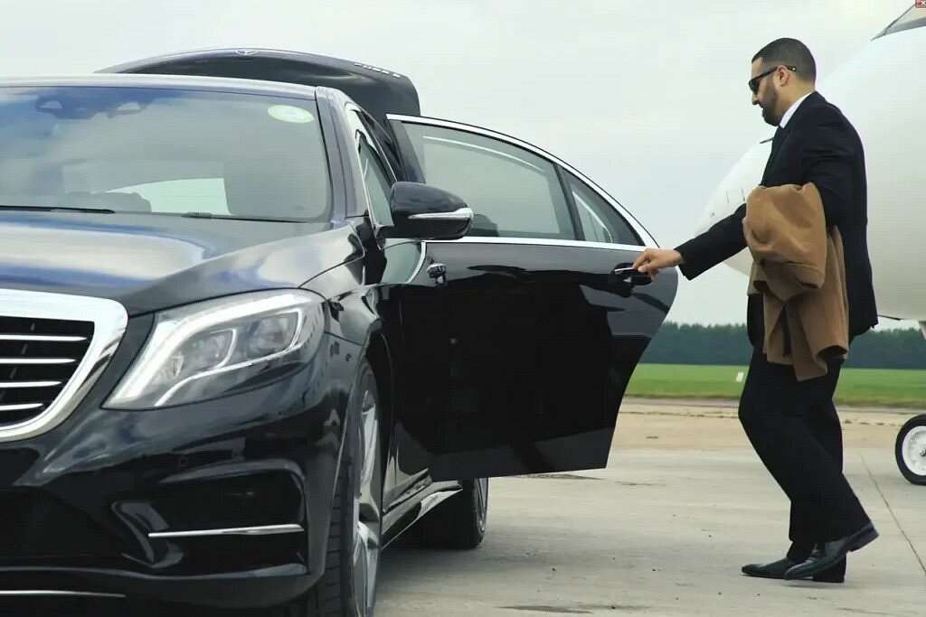 Chauffeur Service In Paris