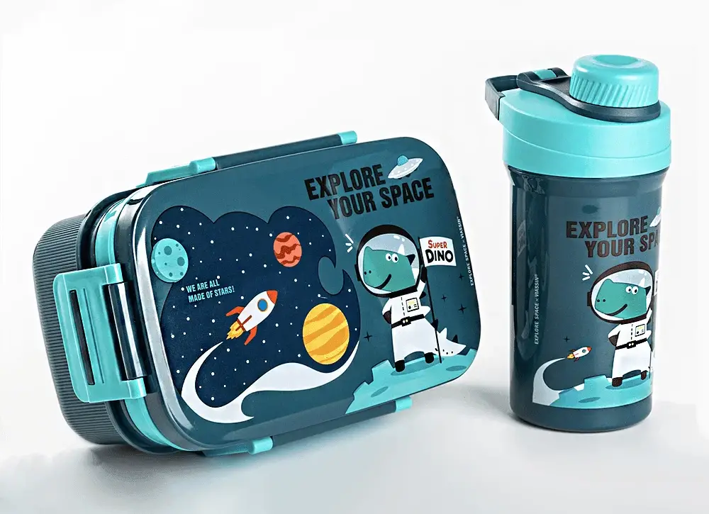 Matching Bottle and Lunch Box Sets Kids Show Off