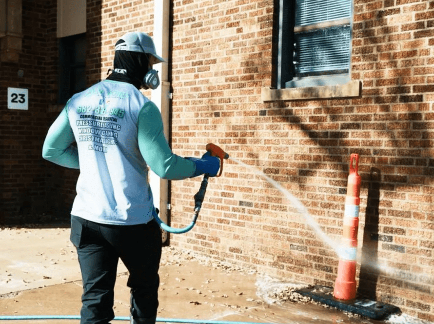 Pressure washing in Fort Worth