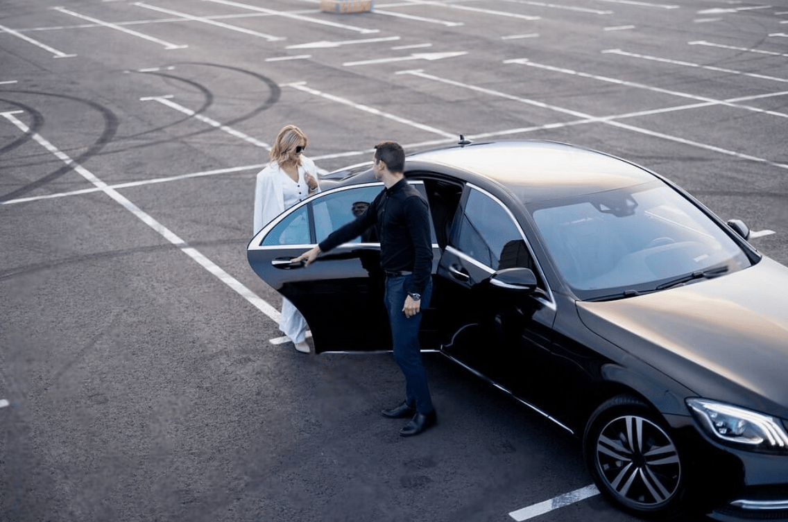 Limo-and-Car-Service-To-Pbi-Airport